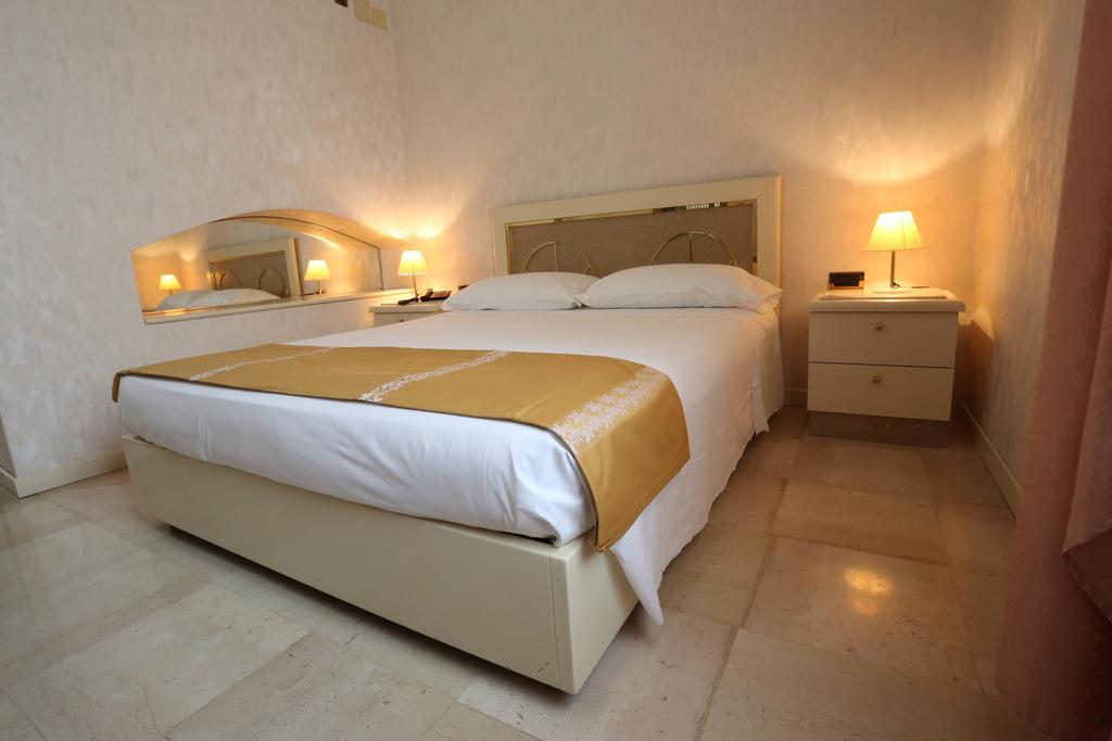 Hotel Europa Foggia Dış mekan fotoğraf